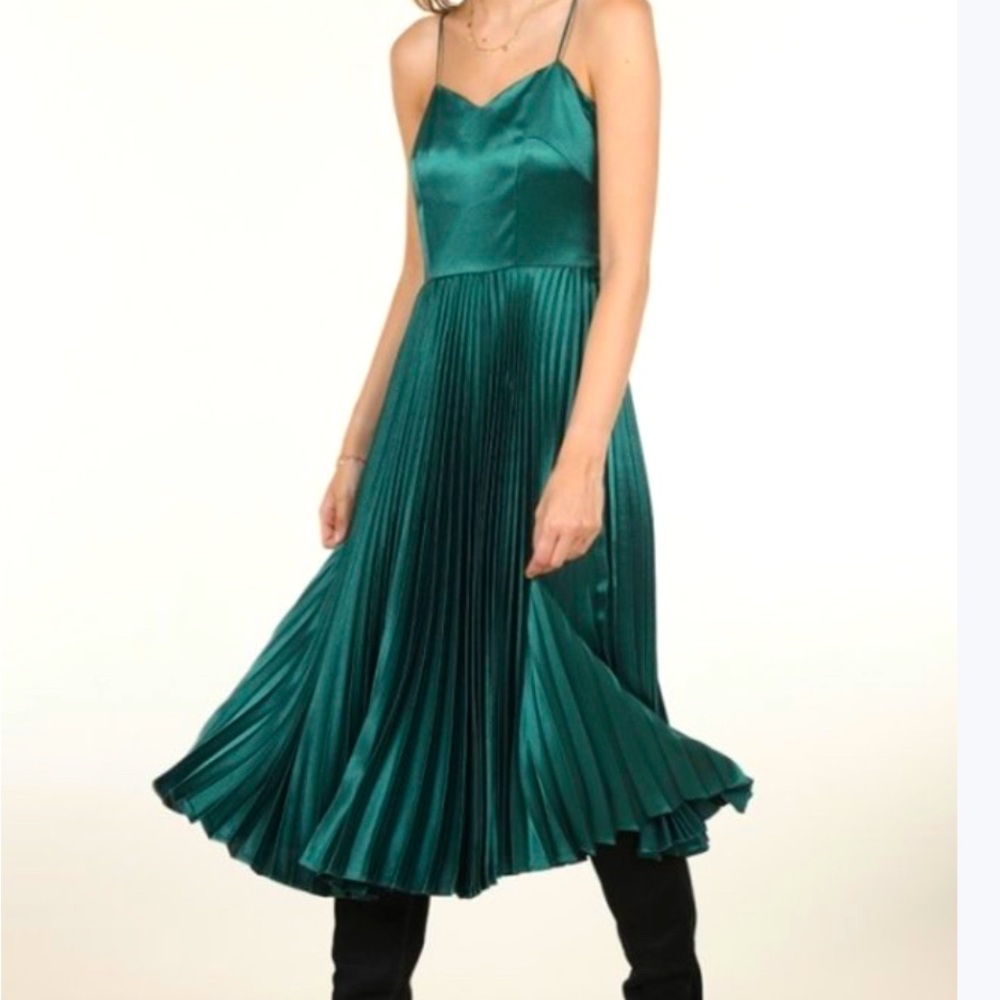Molly Bracken Satin Pleat Emerald Green Party Dress. Size S. NWT.